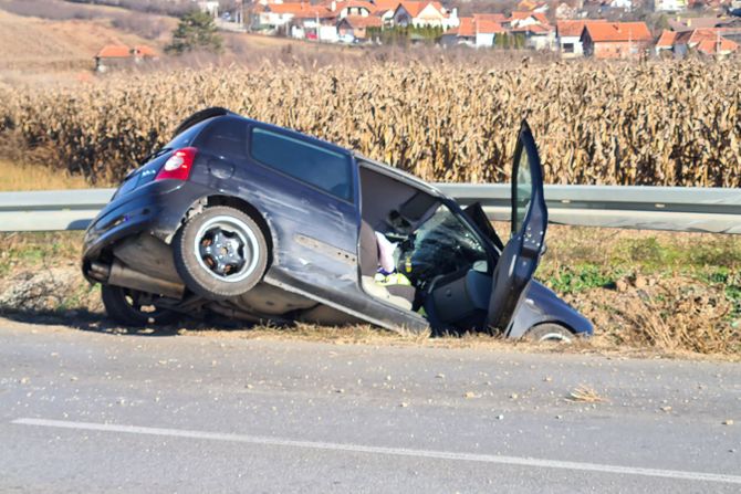 Čačak, udes, golf i reno klio