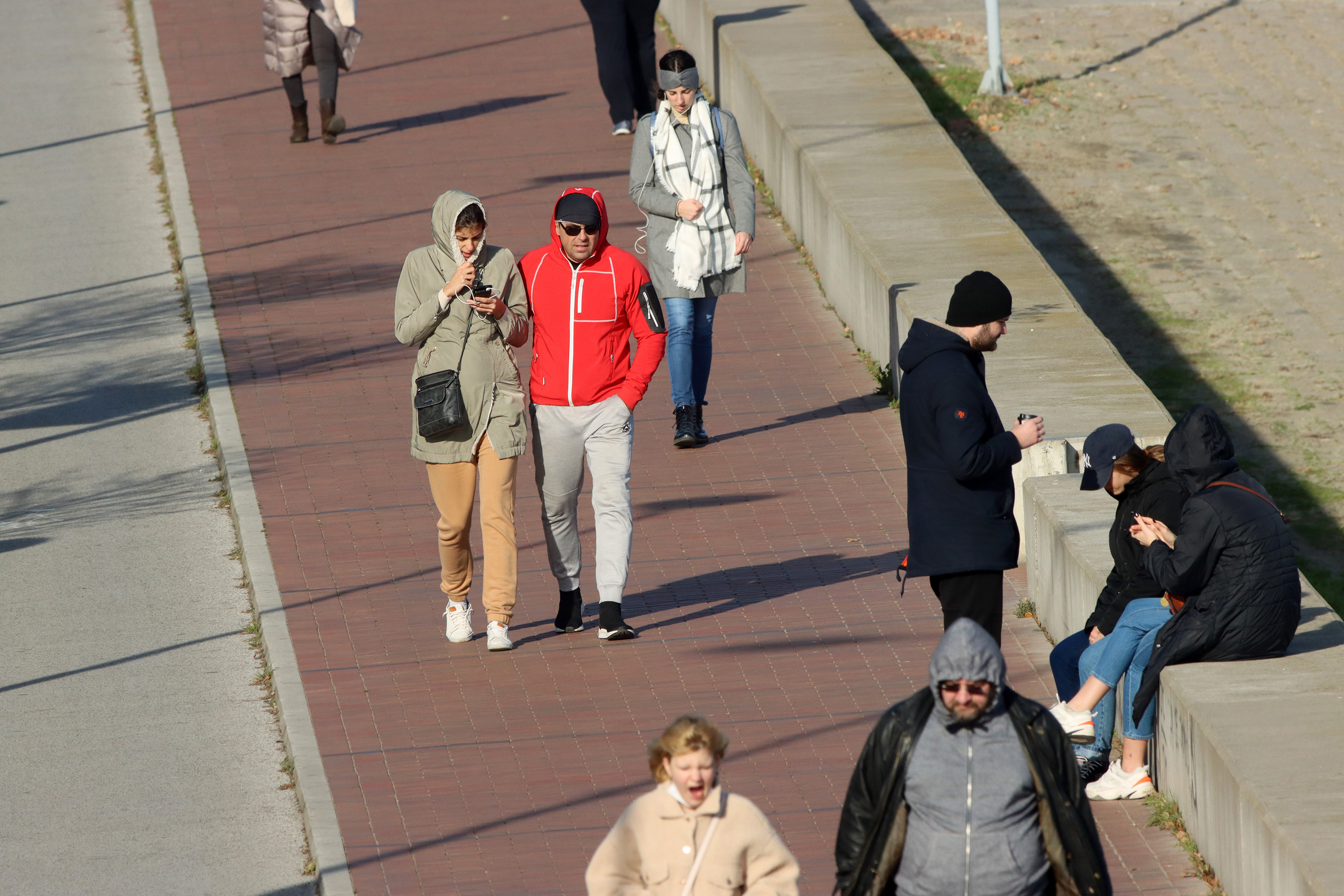 Jeziv snimak iz Novog Sada, ljudi ogorčeni: Biciklista oborio ženu, a ono što je potom uradio, zgrozilo je sve