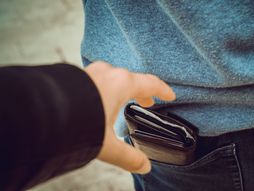 Džeparenje, krađa novčanika iz džepa