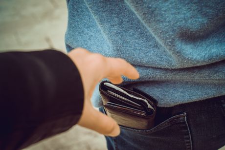 Džeparenje, krađa novčanika iz džepa