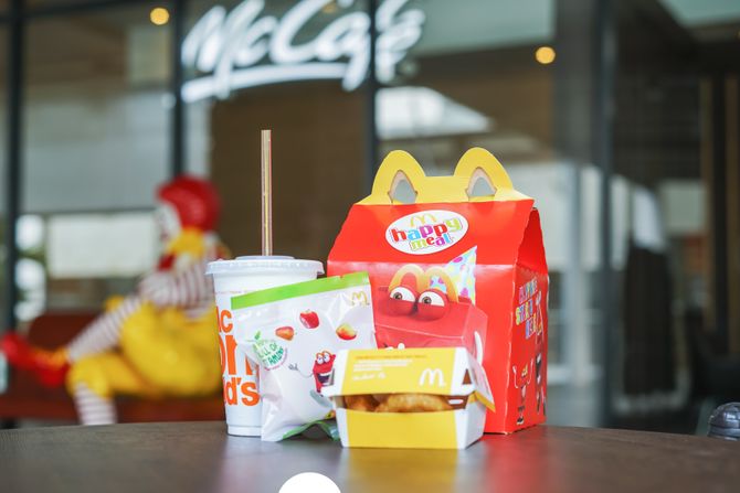 Mek donalds, hepi mil, happy meal