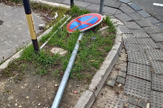 Pali saobraćajni znakovi Voždovac Pali saobraćajni znakovi Voždovac