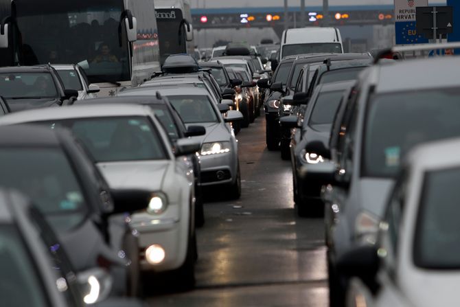 BATROVCI GRANICA GUZVA kolone vozila korona Praznici