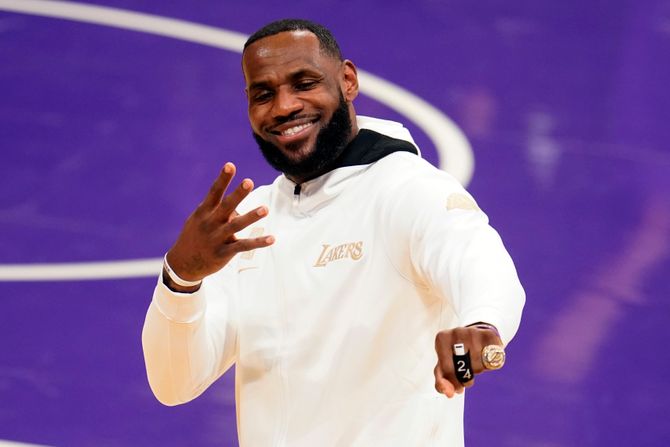Lebron Džejms i šampionski prsten Lebron Džejms i šampionski prsten