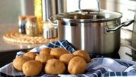 Neobična mediteranska posna „pita“: Letnji ukusi u hrskavoj kori od krompira