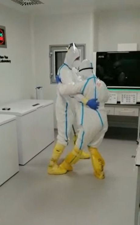 Ples u kovid laboratoriji Ples u kovid laboratoriji