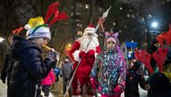 Divan gest u Novom Sadu: Komšijе iznajmilе Dеda Mraza da podеli dеci pakеtićе