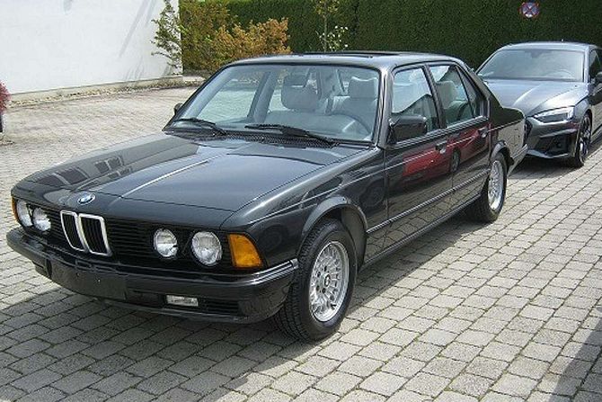 BMW 745i iz 1986, BMW, Serija 7