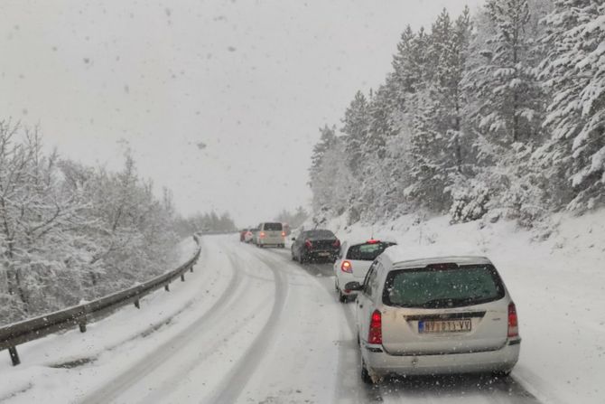 Sneg, BOrova glava, uzice