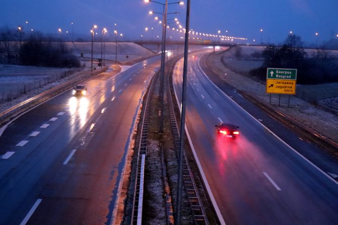 Autoput Beograd Niš kroz Pomoravlje, kiša sneg kolone automobila