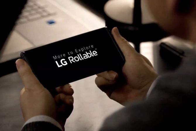 LG Rollable, ekran na rolanje