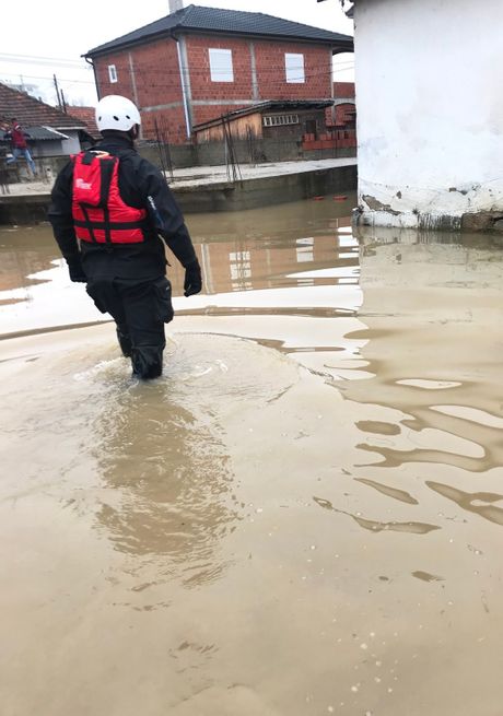 Evakuacija stanovnistva iz poplavljenih podrucja Evakuacija stanovnistva iz poplavljenih podrucja