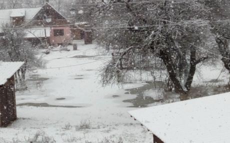 Kosovska Mitrovica sneg, povlačenje vode iz poplavljenih kuća