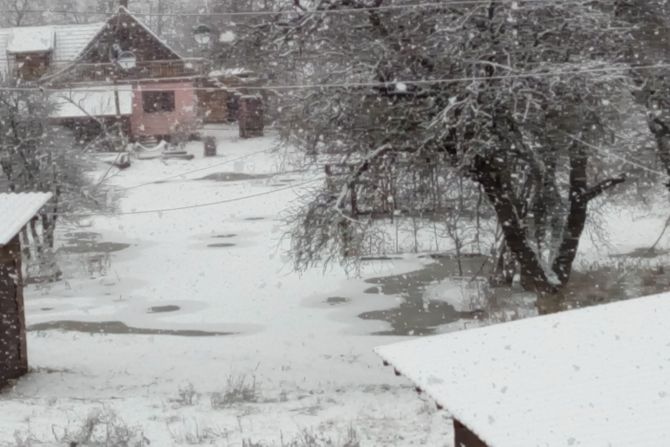 Kosovska Mitrovica sneg, povlačenje vode iz poplavljenih kuća