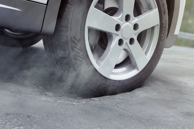 Nokian, guma, rupa na putu Nokian, guma, rupa na putu