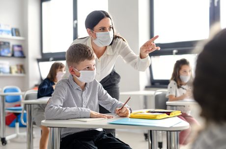 HR sektor, usluga, zdravstvo i obrazovanje su oblasti kojima dominiraju žene HR sektor, usluga, zdravstvo i obrazovanje su oblasti kojima dominiraju žene