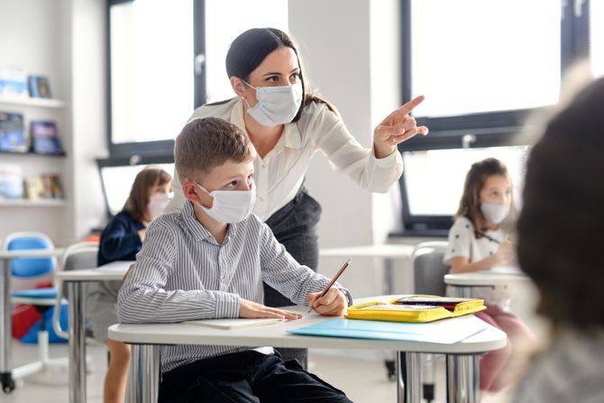 HR sektor, usluga, zdravstvo i obrazovanje su oblasti kojima dominiraju žene HR sektor, usluga, zdravstvo i obrazovanje su oblasti kojima dominiraju žene