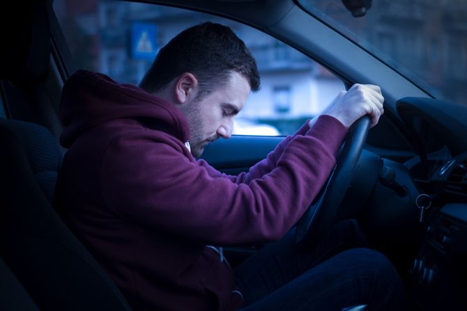 Slip apneja, spavanje za volanom u kolima, kola, automobil Slip apneja, spavanje za volanom u kolima, kola, automobil