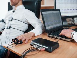 Svedok, detektor laži