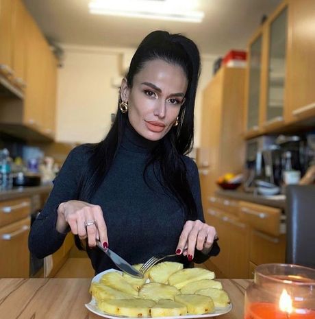 Indira Indi Aradinović Indira Indi Aradinović