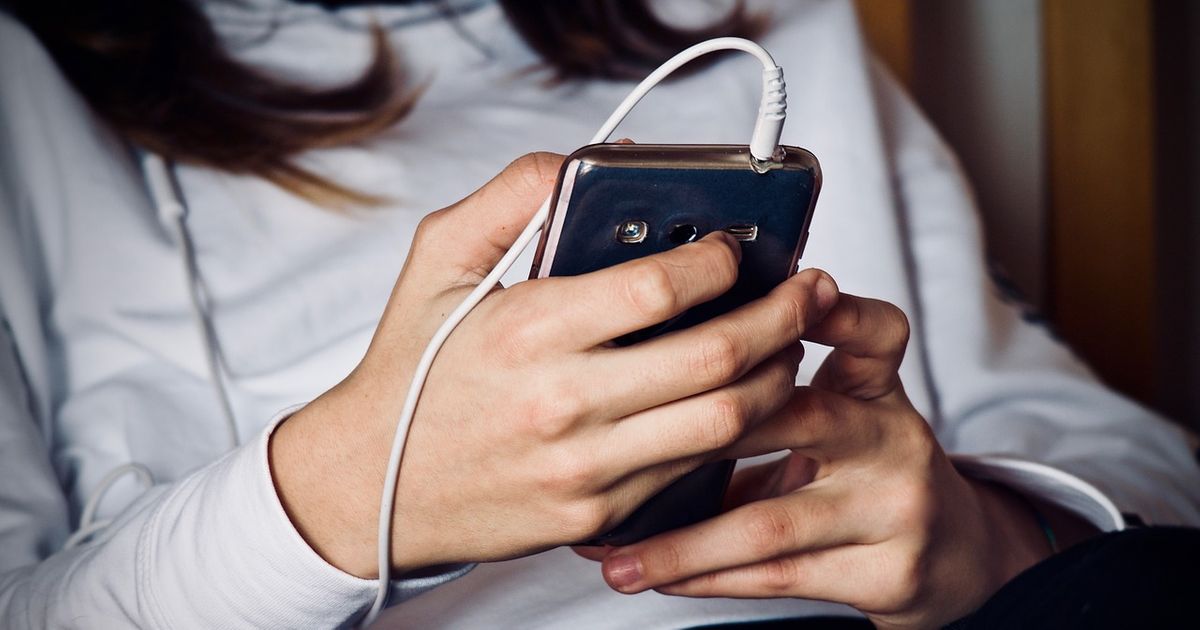 EU wants to ban social media for minors: Macron gathers leaders, here's when the meeting is scheduled