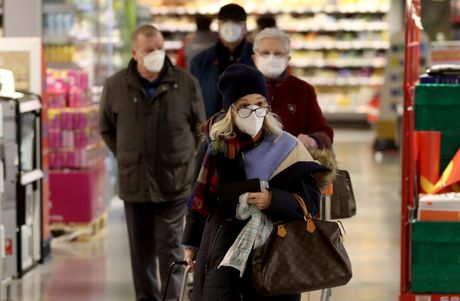 FFP2 maska, koronavirus, supermarket, prodavnica, ljudi