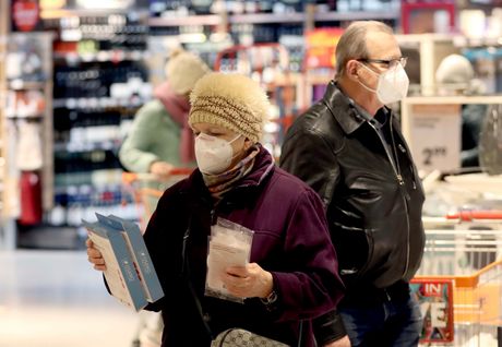 FFP2 maska, koronavirus, supermarket, prodavnica, ljudi