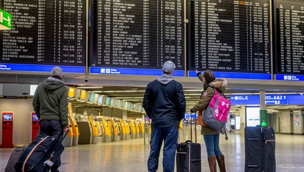 Aerodrom ljudi putnici turizam putovanje