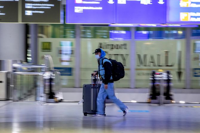 Aerodrom ljudi putnici turizam putovanje