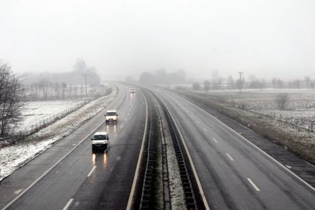 Autoput Beograd Niš, saobraćaj, sneg, automobili, put