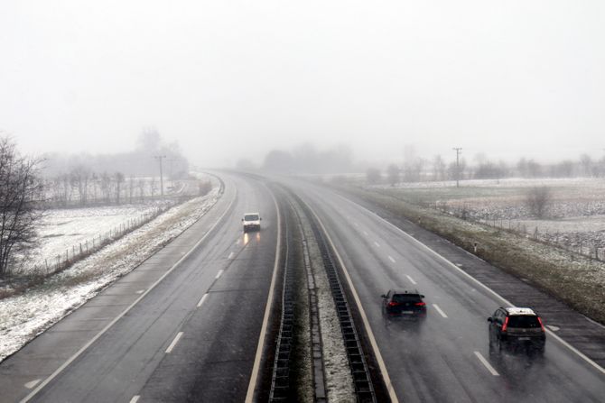 Autoput Beograd Niš, saobraćaj, sneg, automobili, put