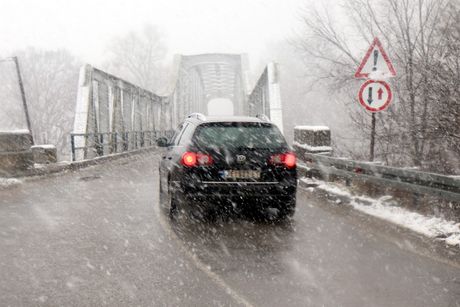 Autoput Beograd Niš, saobraćaj, sneg, automobili, put