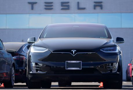 Tesla automobil kola, Model X