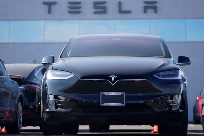 Tesla automobil kola, Model X Tesla automobil kola, Model X