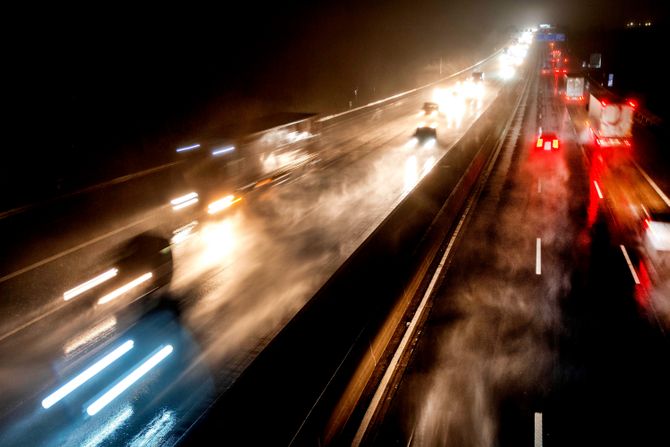 Saobraćaj kola automobili autoput