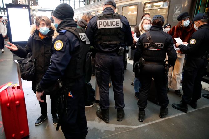 Policija, Francuska, pretres, francuska policija Policija, Francuska, pretres, francuska policija