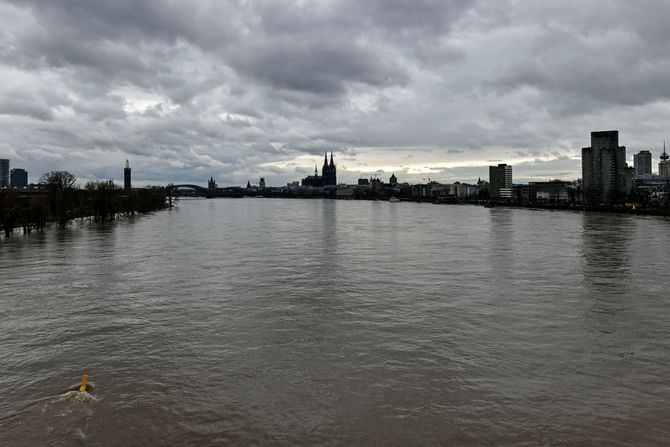 Rhine river reka, poplava Nemačka Rhine river reka, poplava Nemačka
