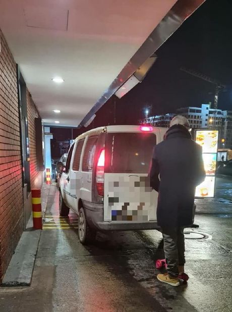 Roze trotinet i klopa Roze trotinet i klopa