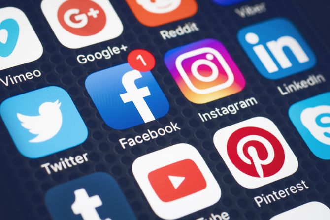 Društvene mreže, Facebook, Instgaram, Twitter, Linkedin, Youtube, Pinterest Društvene mreže, Facebook, Instgaram, Twitter, Linkedin, Youtube, Pinterest