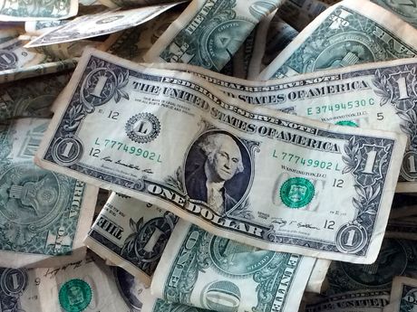 Dolar dolari novac pare devize finansije