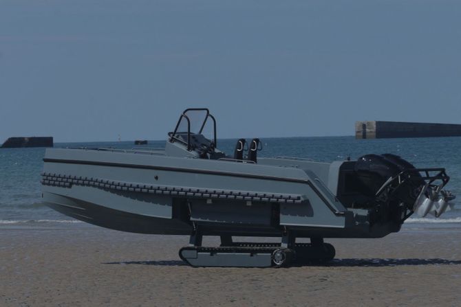 Iguana Pro Interceptor, gliser guseničar (1)