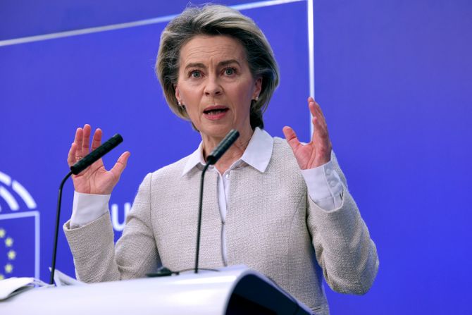 Ursula von der Leyen, Ursula fon der Lajen