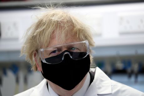 Boris Johnson, Boris Džonson poseta farmaceutskoj fabrici