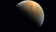 Studija: Na Marsu otkrivene hiljade tona zamrznute vode na vrhu jednog vulkana