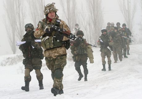 Vojska Ukrajina patrola sneg Vojska Ukrajina patrola sneg