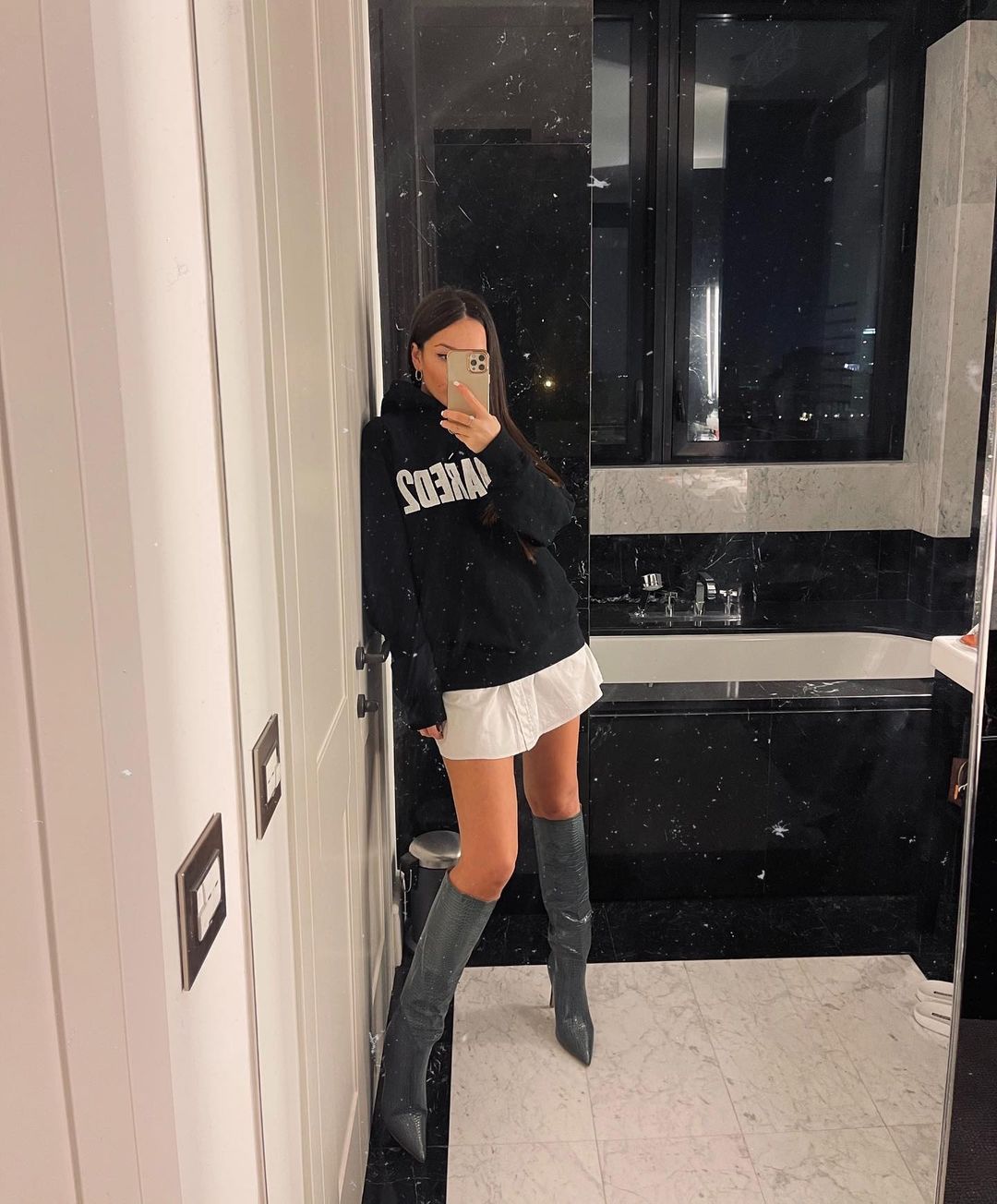 "Unakazile su nam profesiju!" Pevačica otvoreno o prostitutkama na estradi: "Sve se zna, takve persone..."