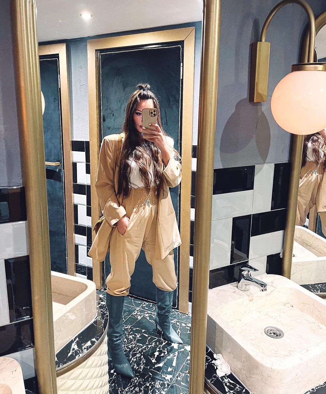 "Unakazile su nam profesiju!" Pevačica otvoreno o prostitutkama na estradi: "Sve se zna, takve persone..."