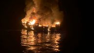Požar zahvatio pet brodova u Malom Lošinju, jedna osoba povređena