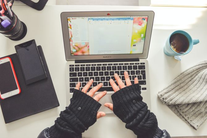 laptop, rad za kompjuterom, devojka laptop, rad za kompjuterom, devojka