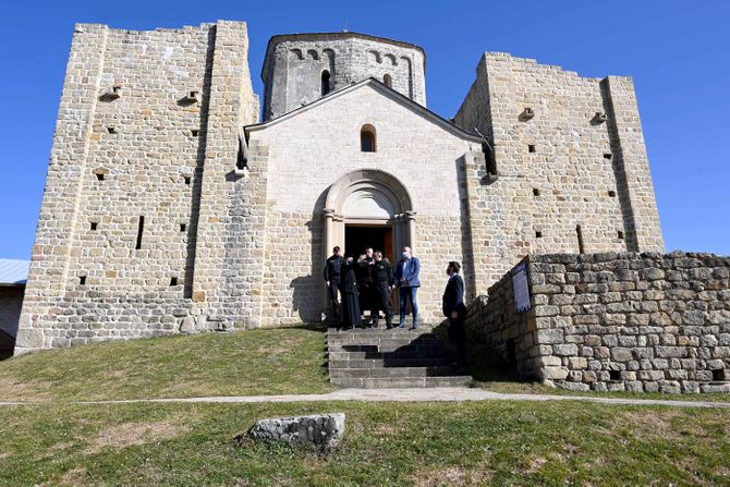 Đurđevi stupovi manastir